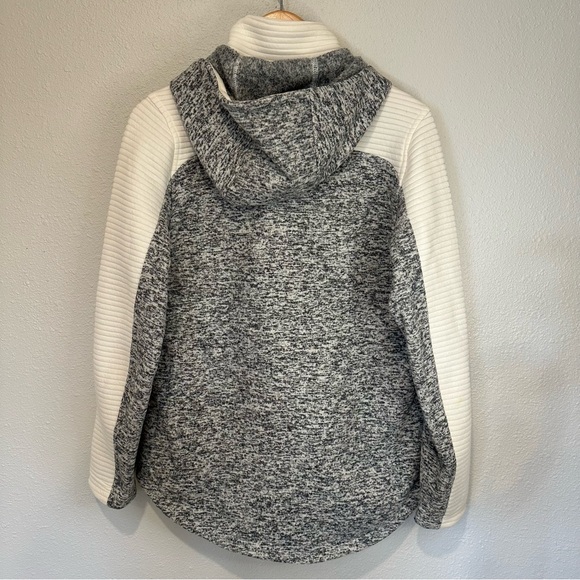 The North Face Women’s Indi 2 Hooded Fleece Jacket - Picture 10 of 13